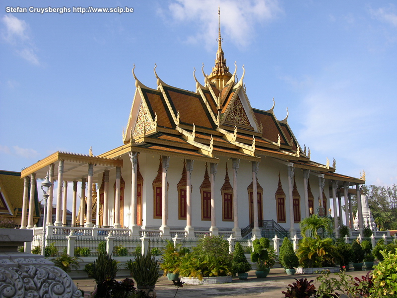 Phnom Penh - Silver pagoda The pagoda takes its name from the 5329 silver paving tiles. Furthermore there is a small emerald Buddha and a life-sized golden Buddha statue inside.<br />
 Stefan Cruysberghs